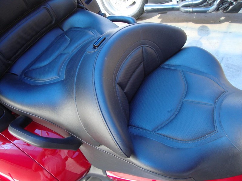 Honda GOLDWING Vehicle Full-screen Gallery Image 08