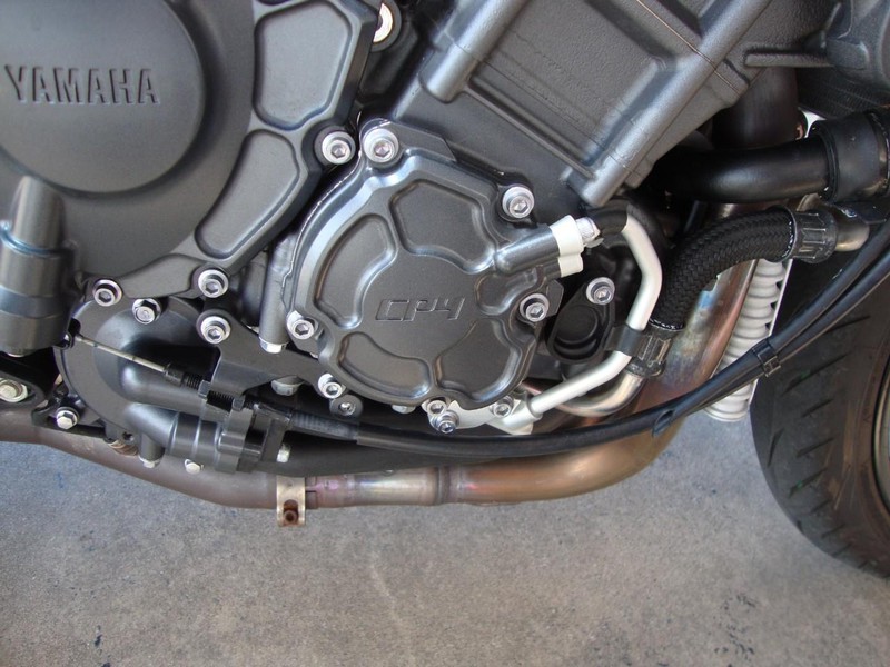Yamaha MT-10 Vehicle Full-screen Gallery Image 03