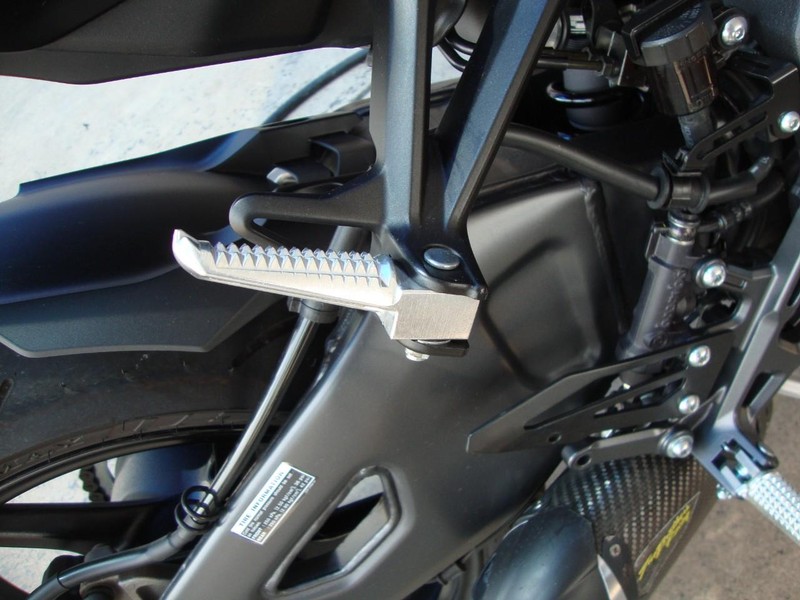 Yamaha MT-10 Vehicle Full-screen Gallery Image 04