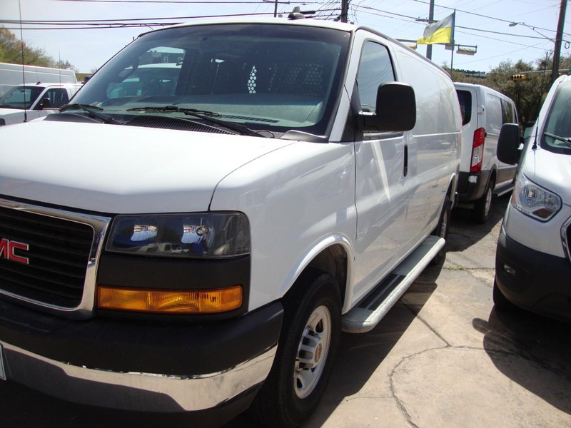 GMC Savana Cargo Van Vehicle Full-screen Gallery Image 02
