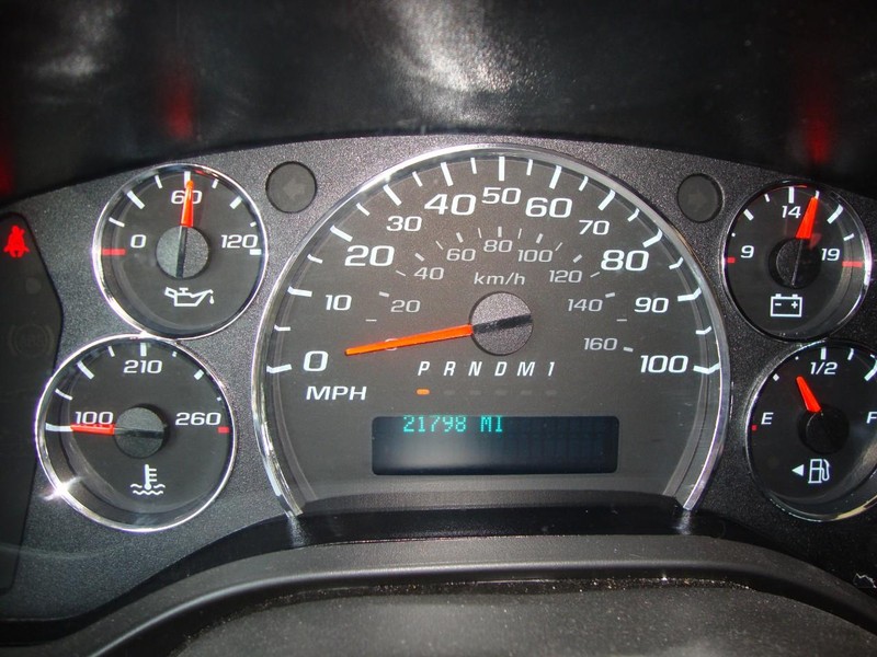 GMC Savana Cargo Van Vehicle Full-screen Gallery Image 09