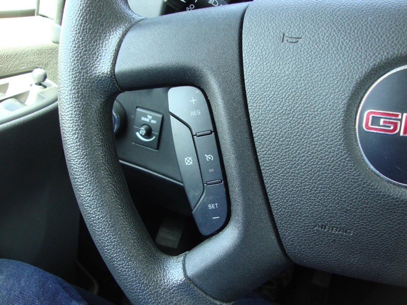 GMC Savana Cargo Van Vehicle Full-screen Gallery Image 11