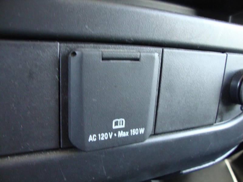 GMC Savana Cargo Van Vehicle Full-screen Gallery Image 13