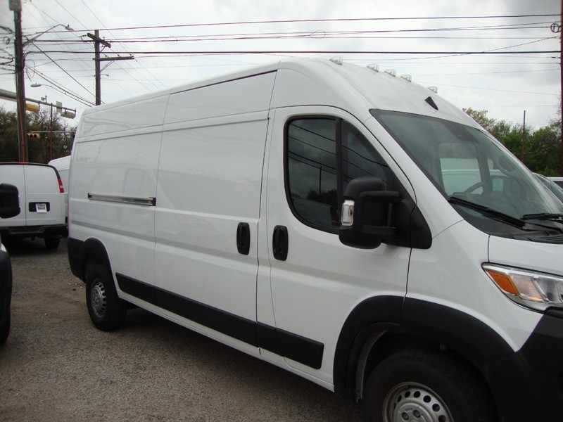 Ram ProMaster Cargo Van Vehicle Full-screen Gallery Image 03