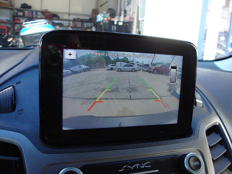 Ford Transit Connect Van Vehicle Full-screen Gallery Image 16