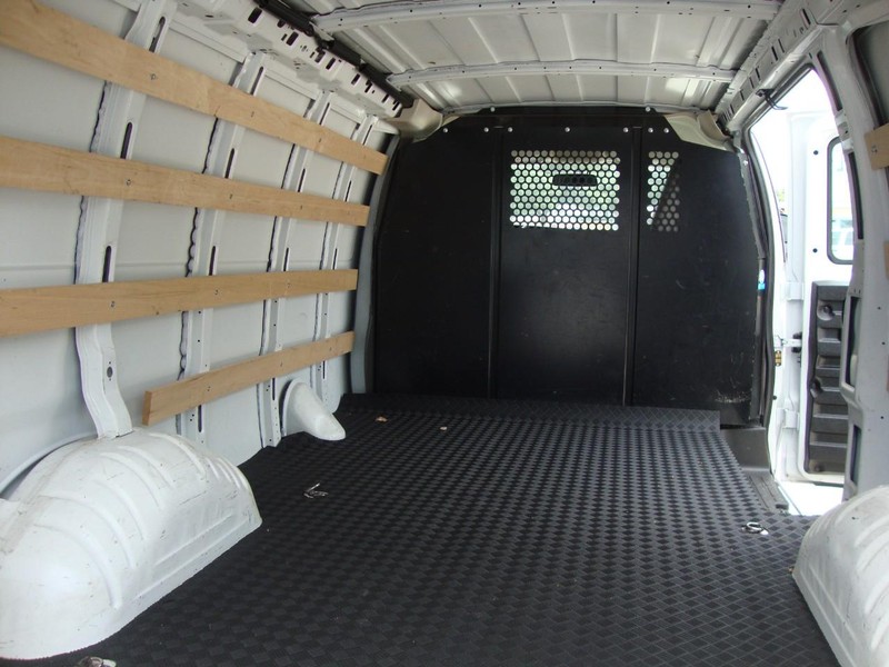 Chevrolet Express Cargo Van Vehicle Full-screen Gallery Image 06