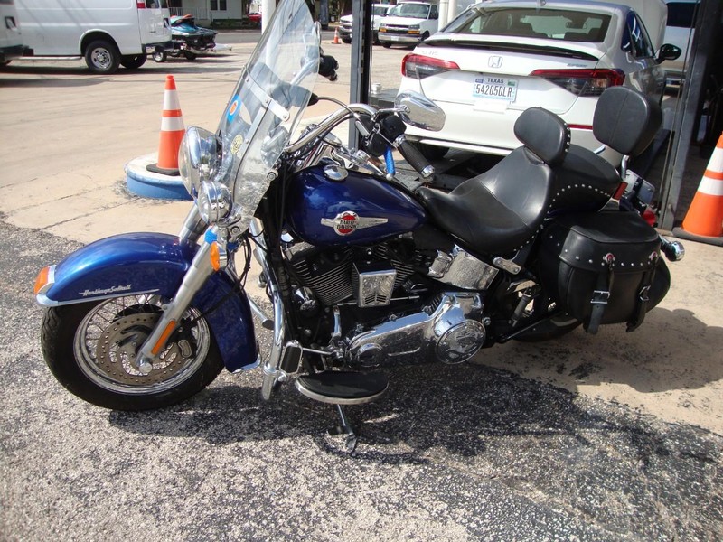 Harley-Davidson HERITAGE SOFTTAIL Vehicle Full-screen Gallery Image 02