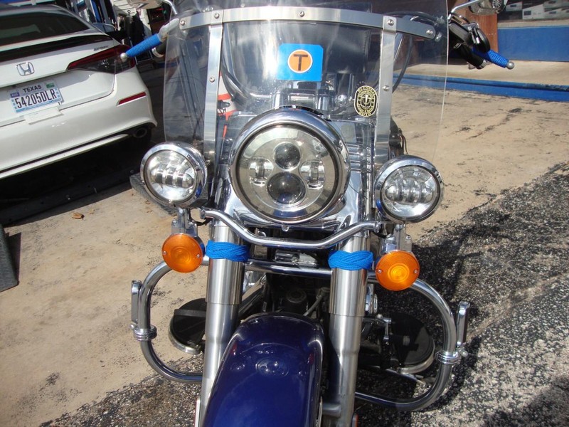 Harley-Davidson HERITAGE SOFTTAIL Vehicle Full-screen Gallery Image 03