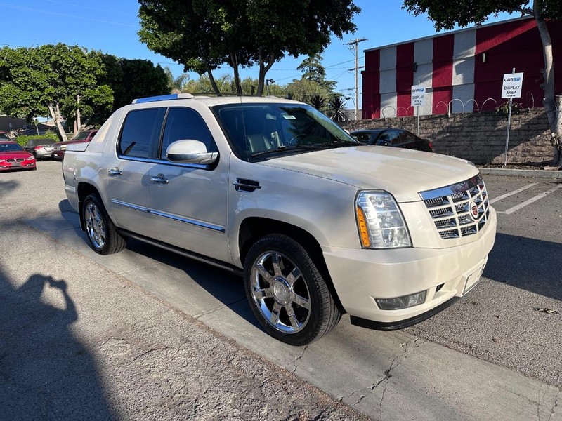 Cadillac Escalade EXT Vehicle Full-screen Gallery Image 7