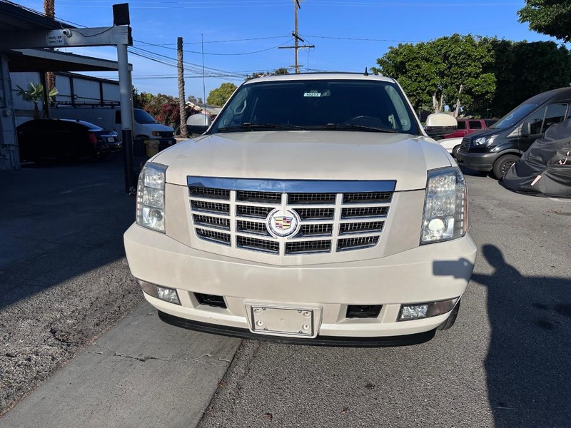 Cadillac Escalade EXT Vehicle Full-screen Gallery Image 8