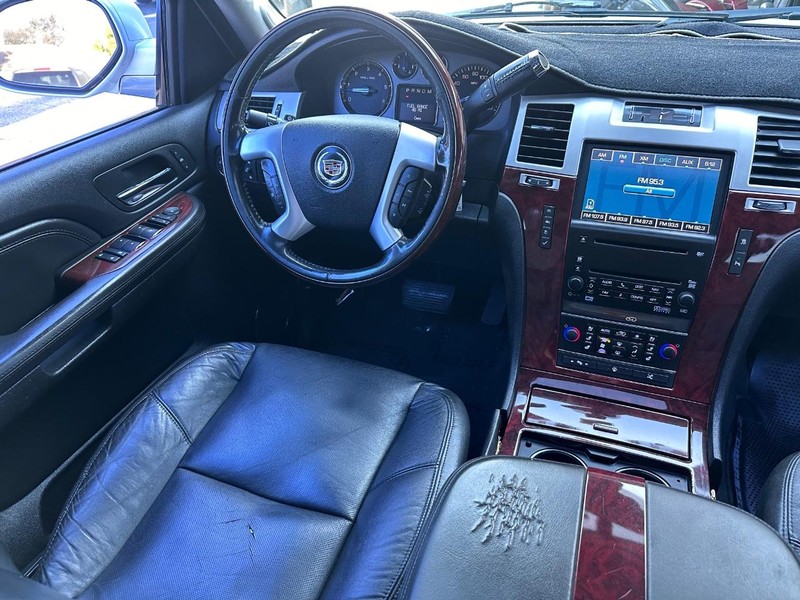 Cadillac Escalade EXT Vehicle Full-screen Gallery Image 15