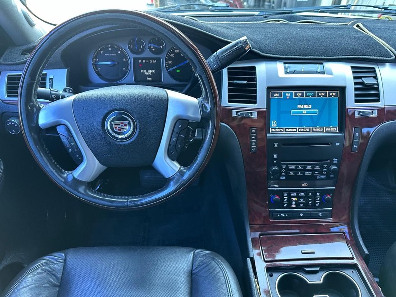 Cadillac Escalade EXT Vehicle Full-screen Gallery Image 17