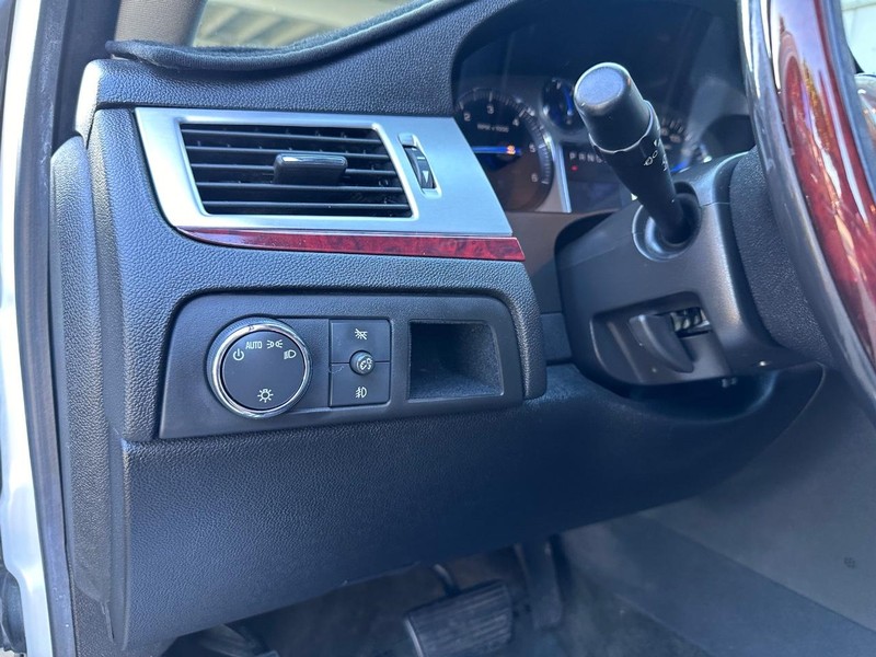 Cadillac Escalade EXT Vehicle Full-screen Gallery Image 23