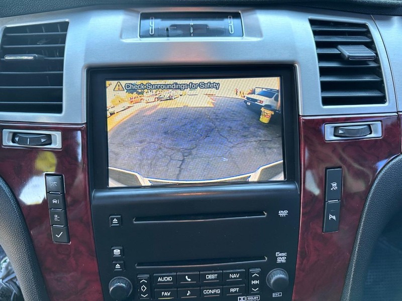 Cadillac Escalade EXT Vehicle Full-screen Gallery Image 24