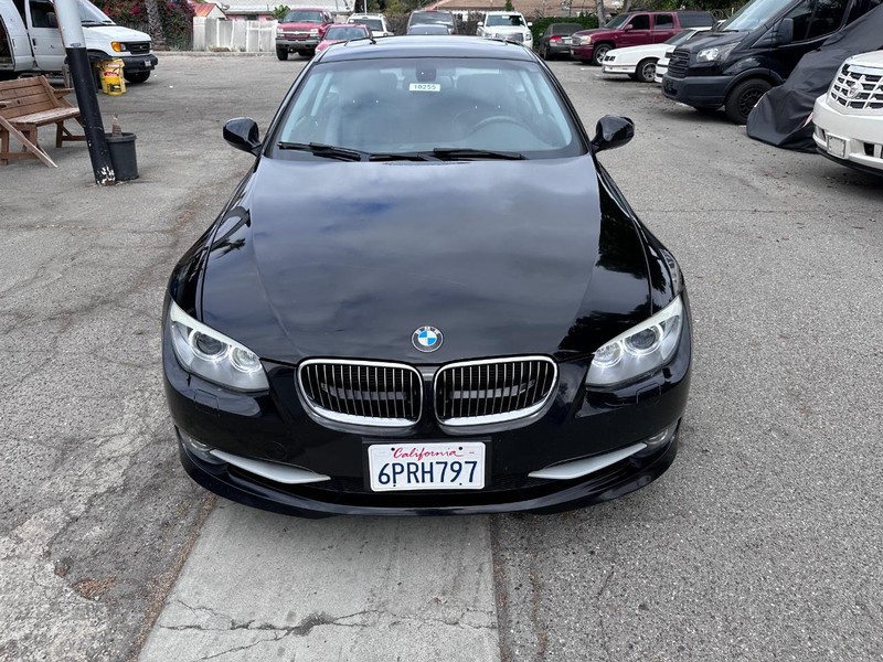 BMW 3 Series Vehicle Full-screen Gallery Image 7