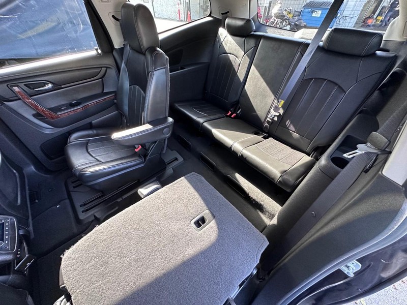 Chevrolet Traverse Vehicle Full-screen Gallery Image 12