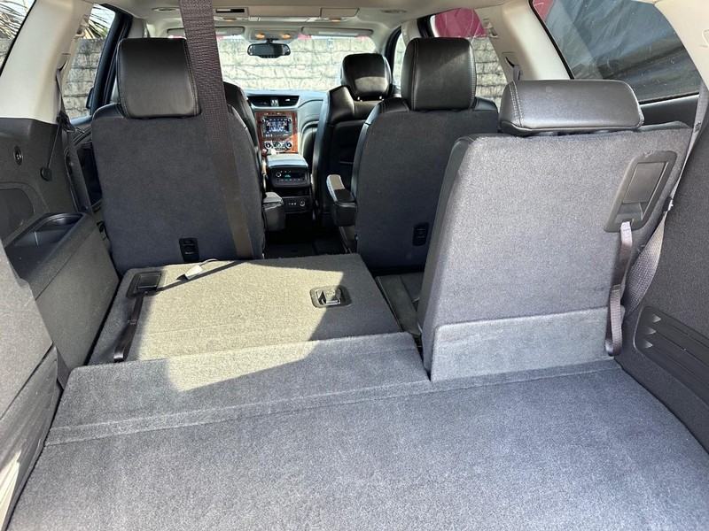 Chevrolet Traverse Vehicle Full-screen Gallery Image 14