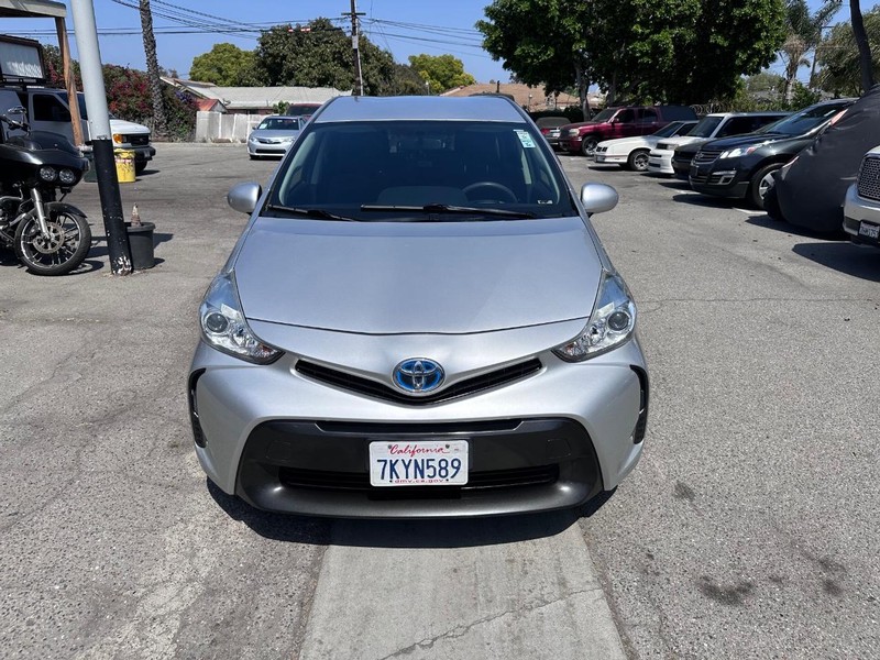 Toyota Prius V Vehicle Full-screen Gallery Image 8