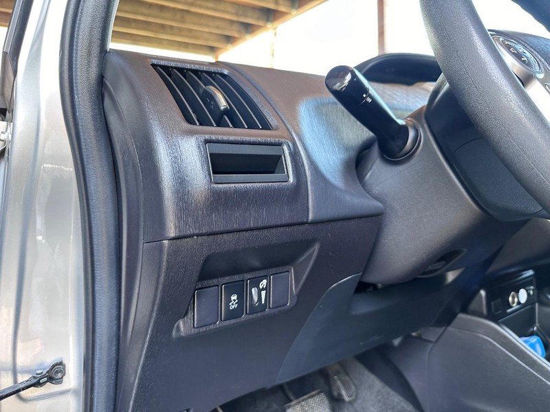 Toyota Prius V Vehicle Full-screen Gallery Image 22