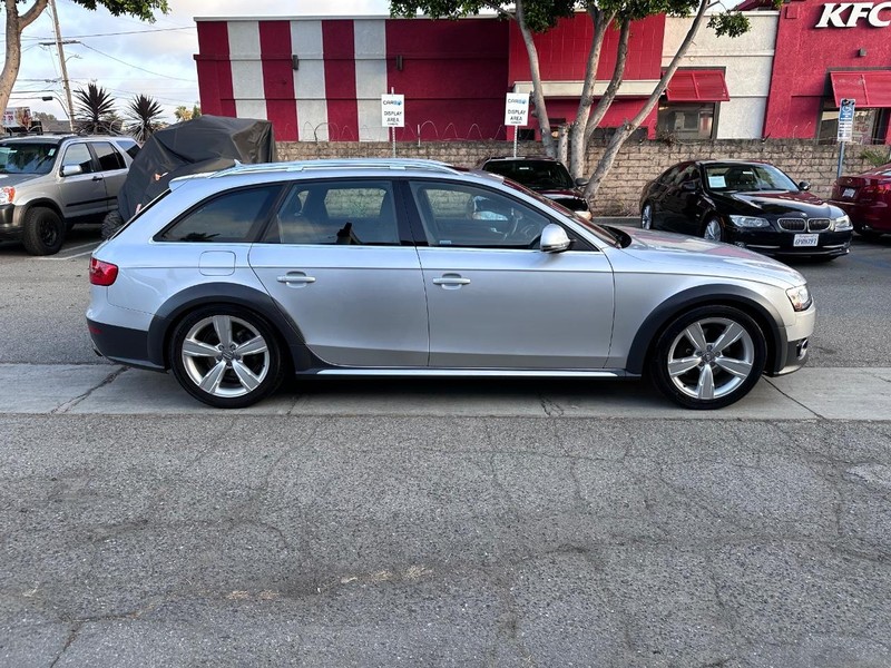 Audi allroad Vehicle Full-screen Gallery Image 6
