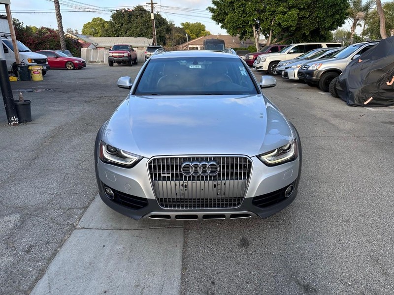 Audi allroad Vehicle Full-screen Gallery Image 8
