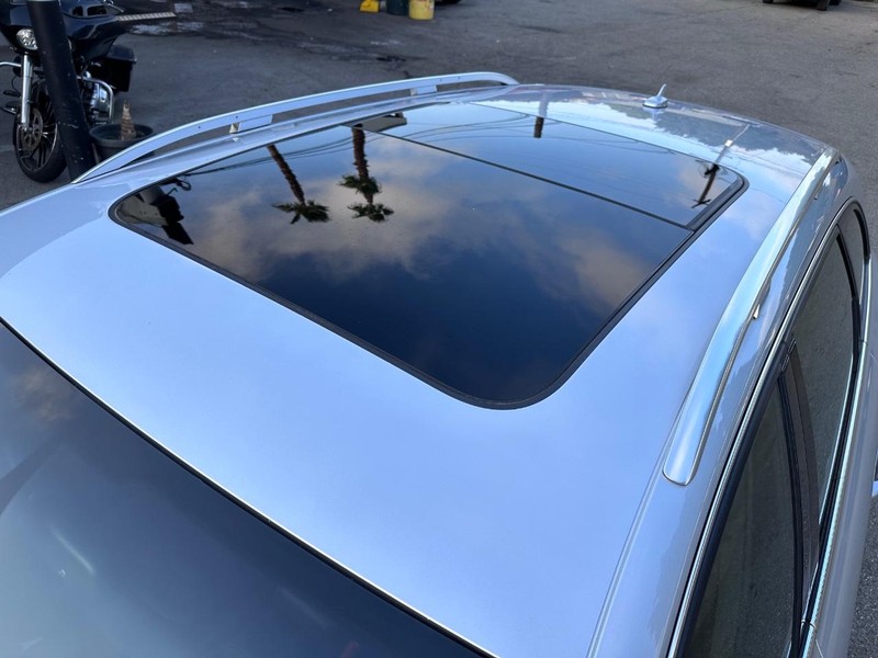 Audi allroad Vehicle Full-screen Gallery Image 9