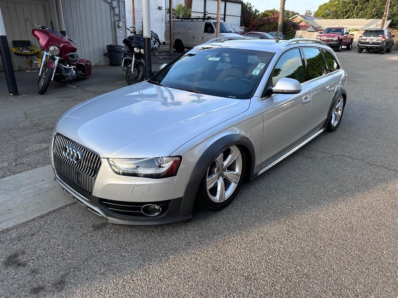 Audi allroad Vehicle Full-screen Gallery Image 10