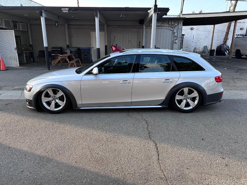 Audi allroad Vehicle Full-screen Gallery Image 11