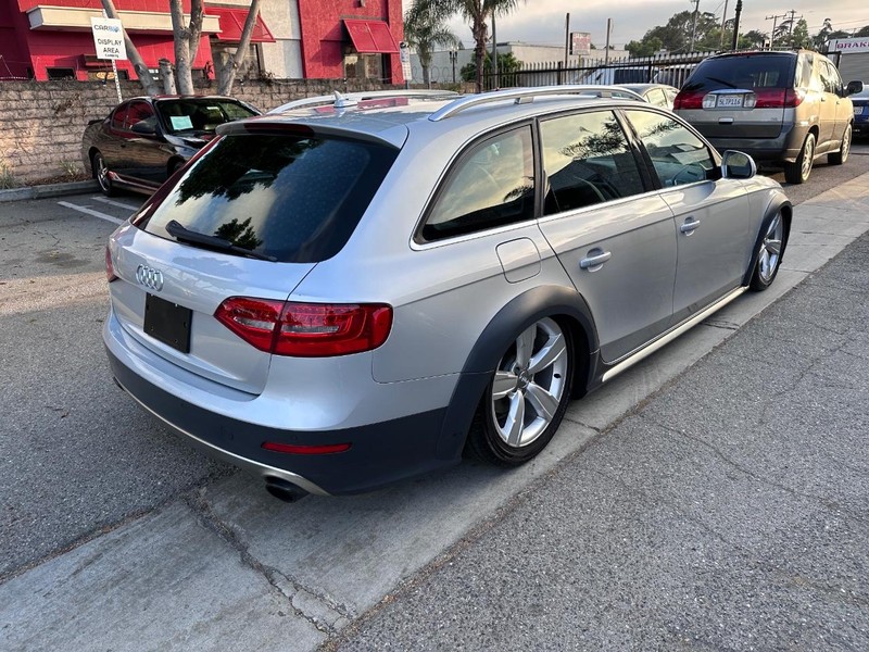 Audi allroad Vehicle Full-screen Gallery Image 14