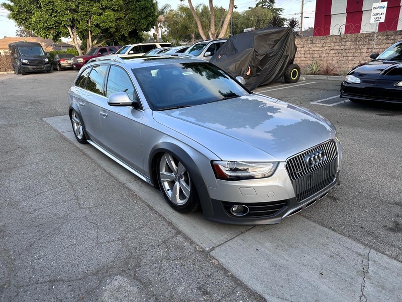 Audi allroad Vehicle Full-screen Gallery Image 16