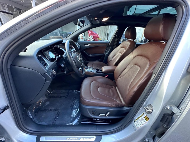 Audi allroad Vehicle Full-screen Gallery Image 18