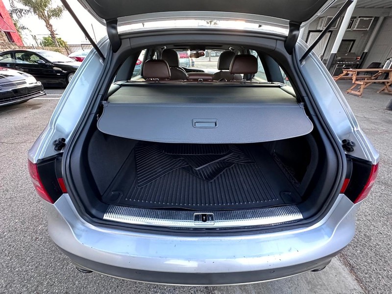 Audi allroad Vehicle Full-screen Gallery Image 20