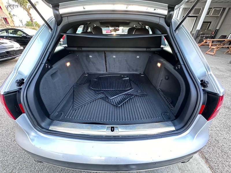 Audi allroad Vehicle Full-screen Gallery Image 21