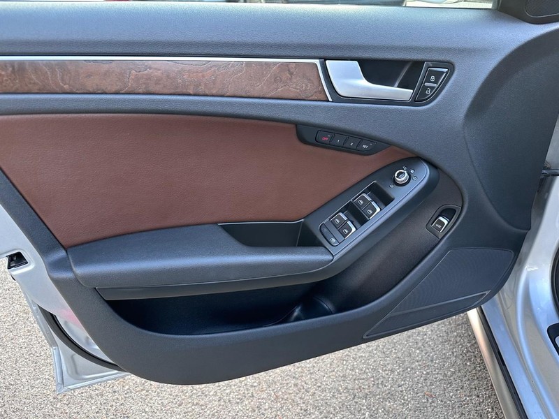 Audi allroad Vehicle Full-screen Gallery Image 24
