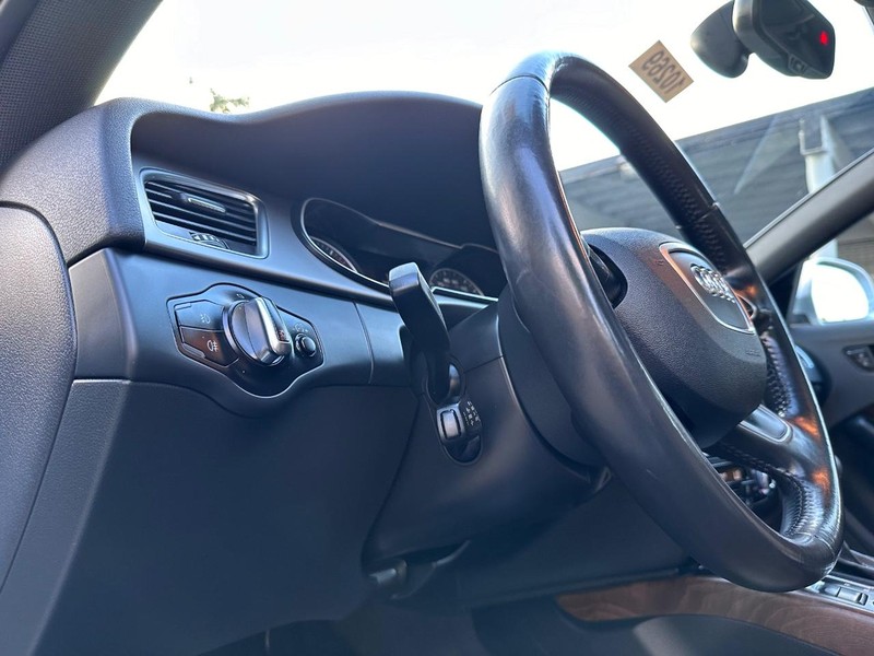 Audi allroad Vehicle Full-screen Gallery Image 26