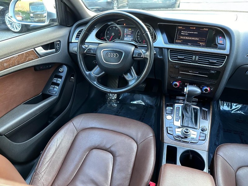 Audi allroad Vehicle Full-screen Gallery Image 28