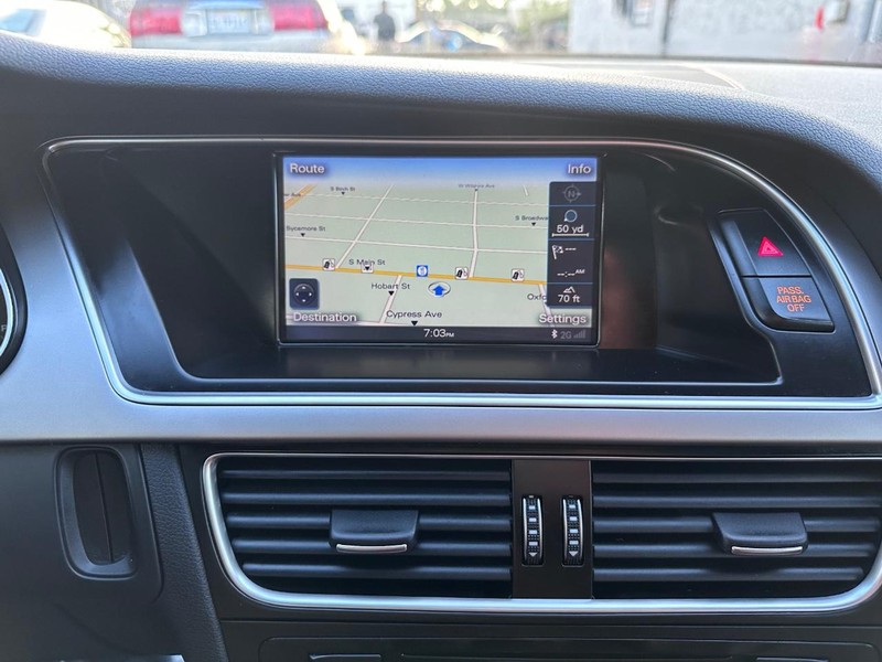 Audi allroad Vehicle Full-screen Gallery Image 32