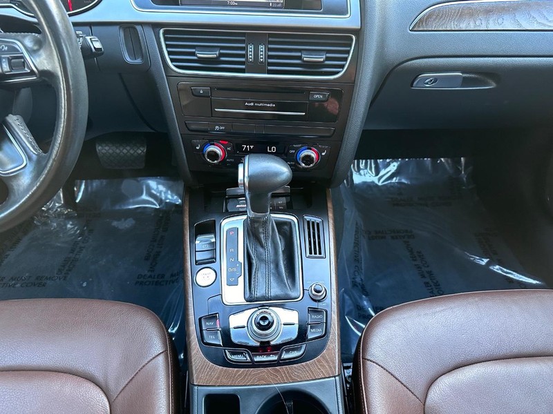 Audi allroad Vehicle Full-screen Gallery Image 33
