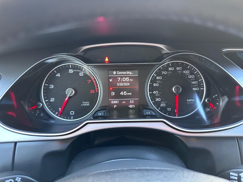 Audi allroad Vehicle Full-screen Gallery Image 36