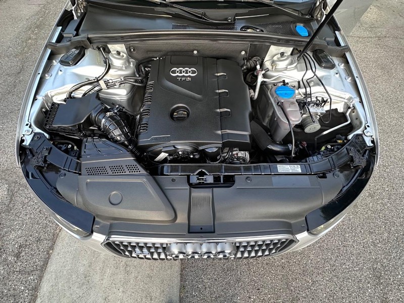 Audi allroad Vehicle Full-screen Gallery Image 37