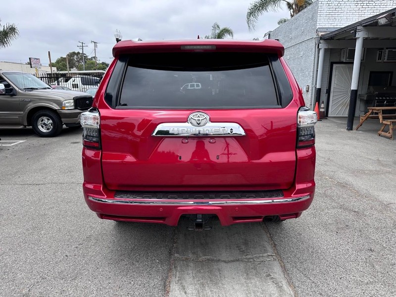 Toyota 4Runner Vehicle Full-screen Gallery Image 4