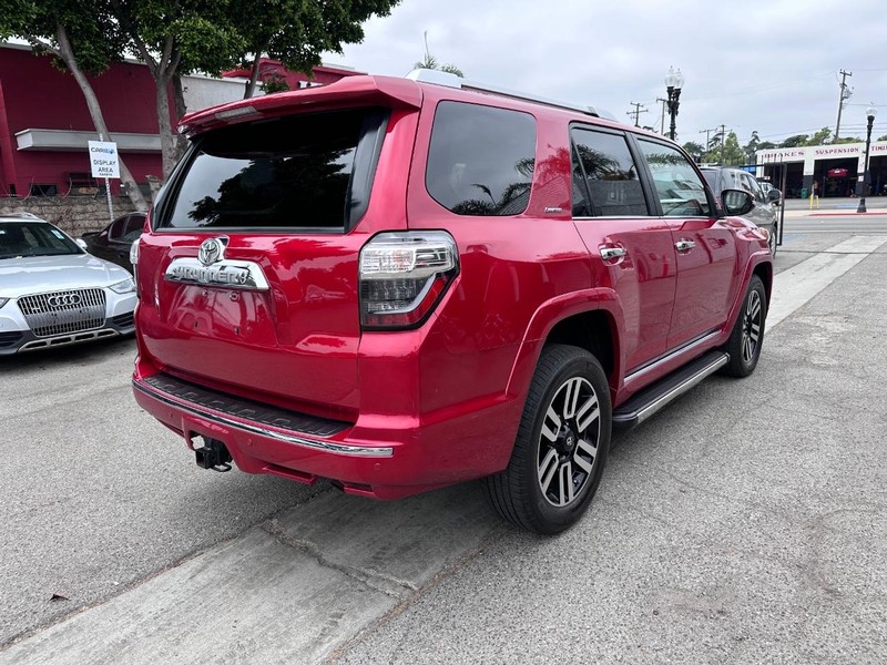 Toyota 4Runner Vehicle Full-screen Gallery Image 5