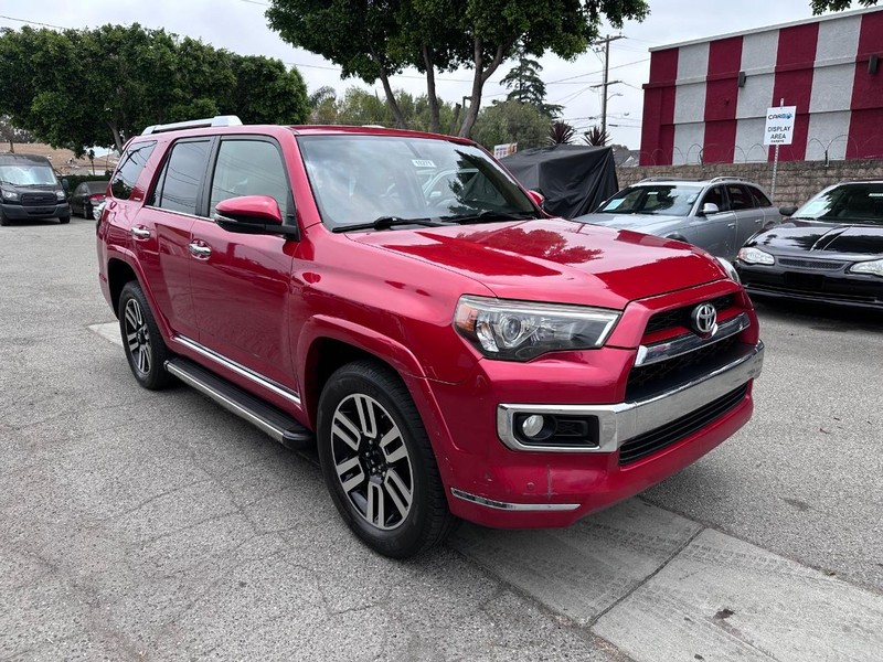 Toyota 4Runner Vehicle Full-screen Gallery Image 7