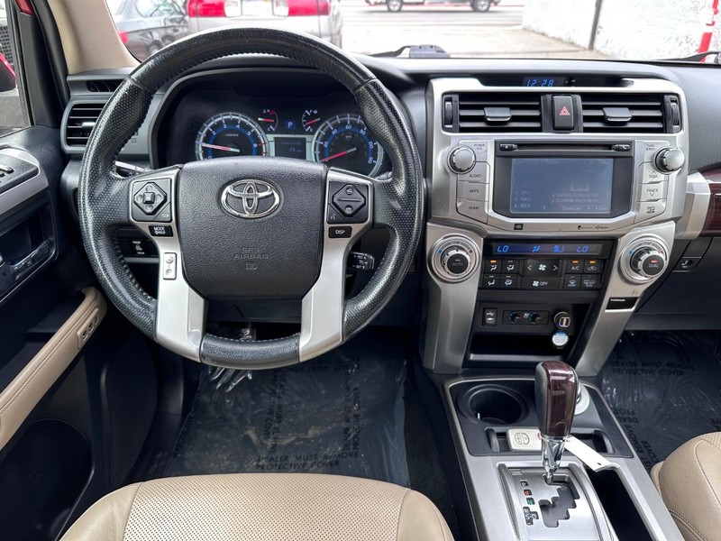 Toyota 4Runner Vehicle Full-screen Gallery Image 18