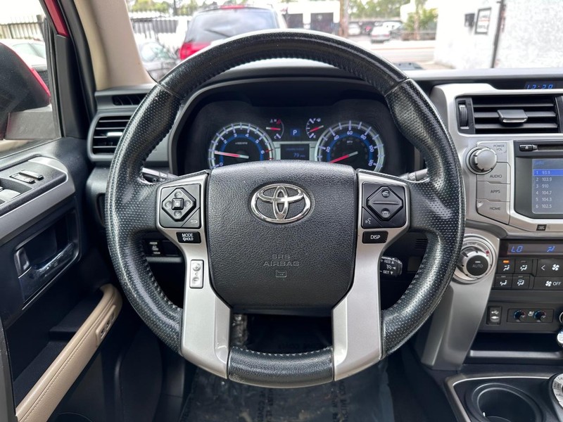 Toyota 4Runner Vehicle Full-screen Gallery Image 19