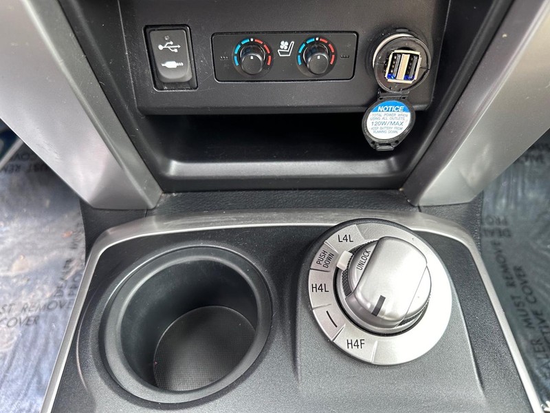 Toyota 4Runner Vehicle Full-screen Gallery Image 28