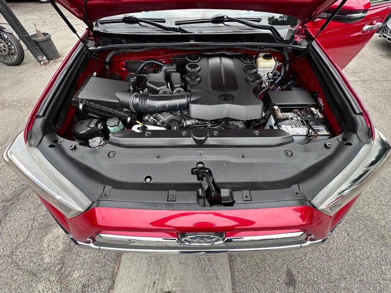 Toyota 4Runner Vehicle Full-screen Gallery Image 30