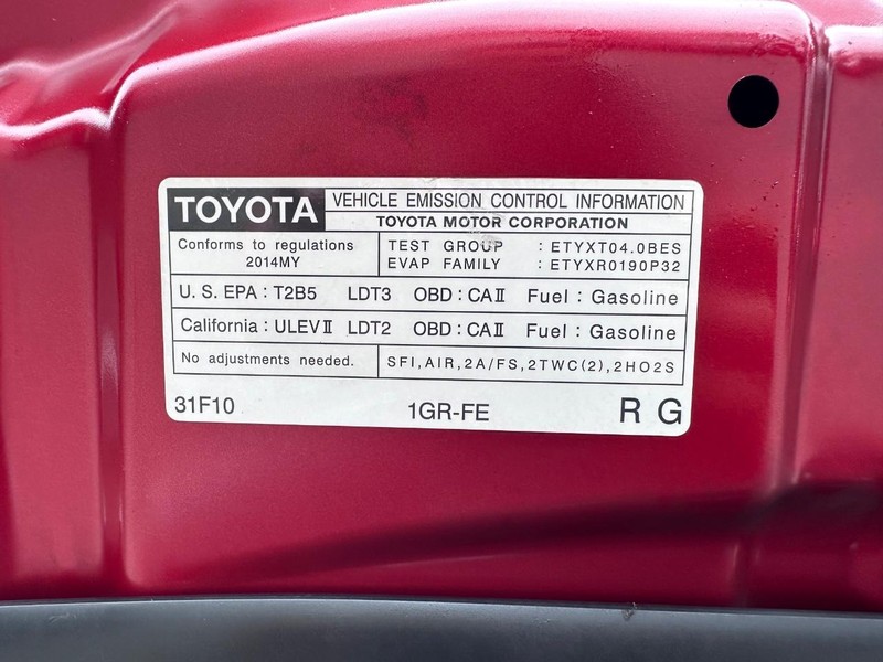 Toyota 4Runner Vehicle Full-screen Gallery Image 31