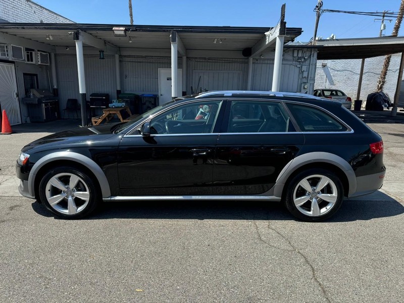 Audi allroad Vehicle Full-screen Gallery Image 2