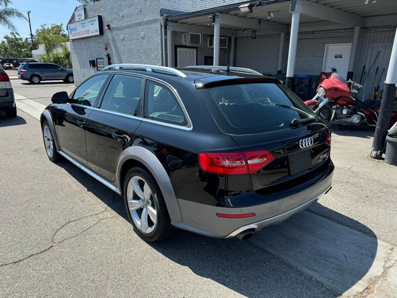 Audi allroad Vehicle Full-screen Gallery Image 3